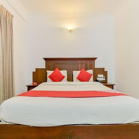 Готель Centre Point Kochi Екстер'єр фото