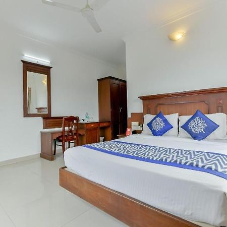 Готель Centre Point Kochi Екстер'єр фото