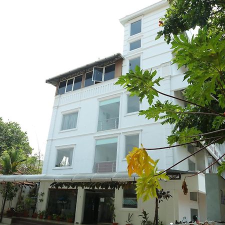 Готель Centre Point Kochi Екстер'єр фото