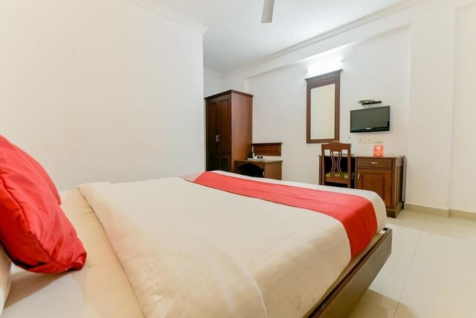 Готель Centre Point Kochi Екстер'єр фото