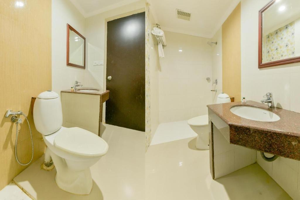 Готель Centre Point Kochi Екстер'єр фото