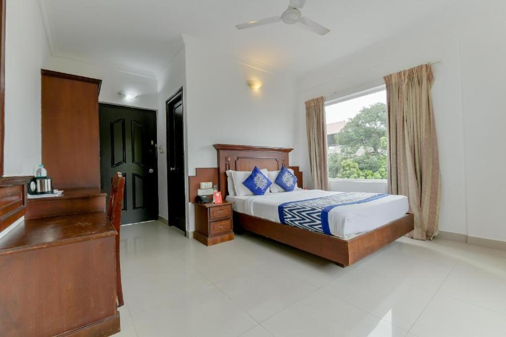 Готель Centre Point Kochi Екстер'єр фото