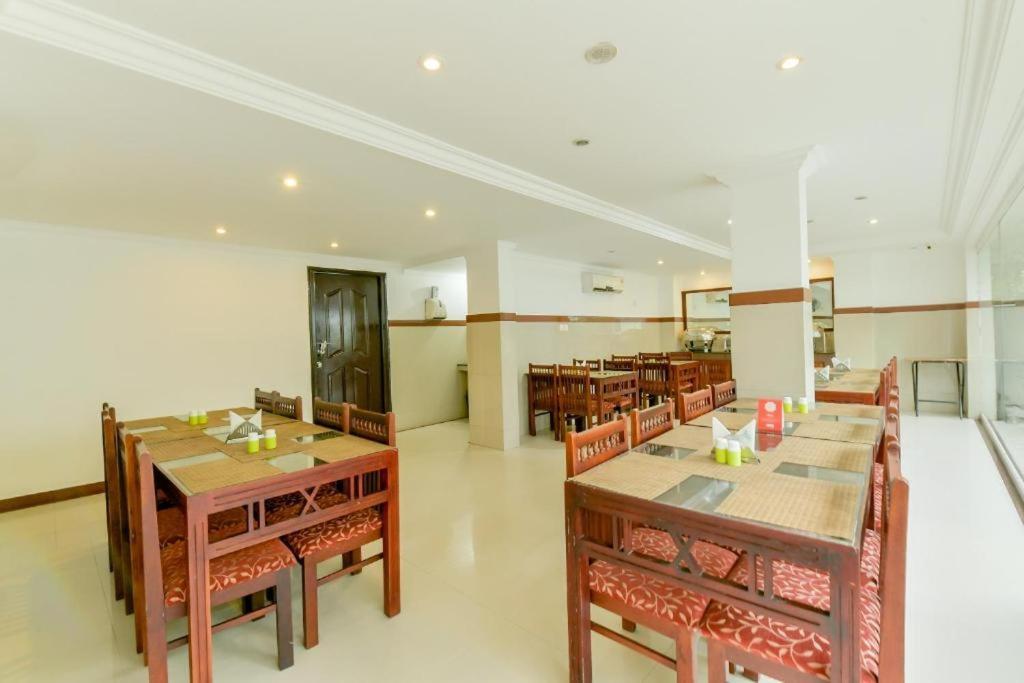 Готель Centre Point Kochi Екстер'єр фото