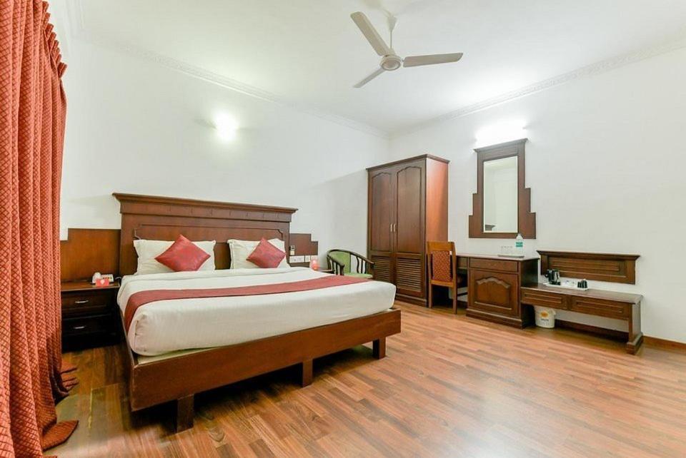 Готель Centre Point Kochi Екстер'єр фото