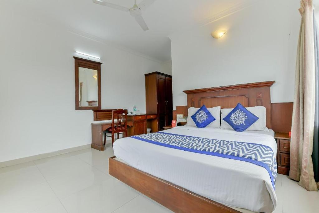 Готель Centre Point Kochi Екстер'єр фото