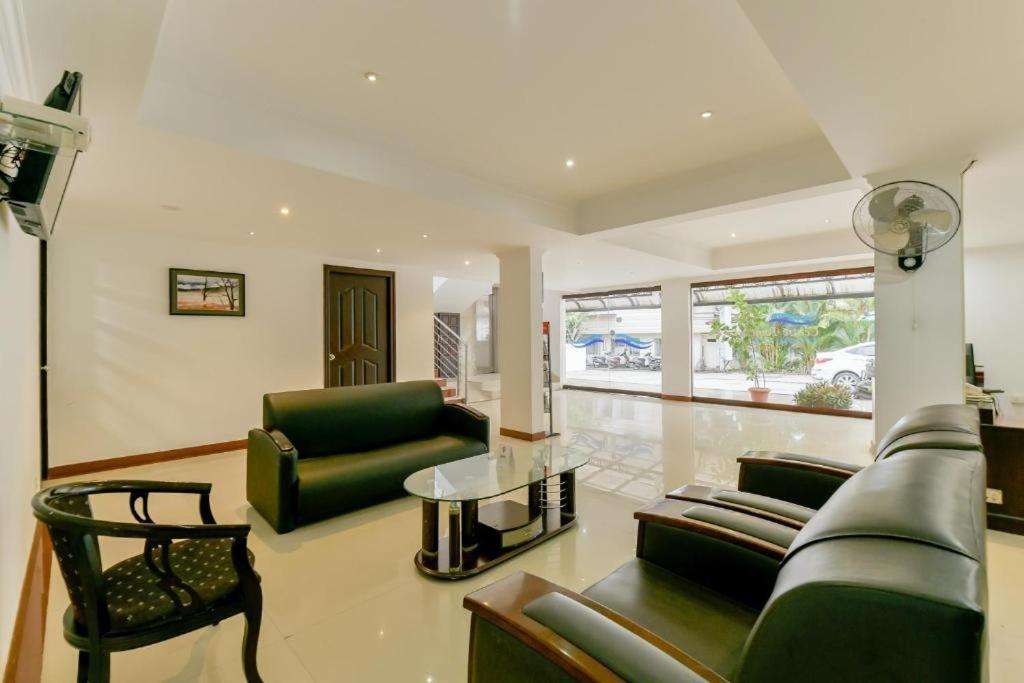 Готель Centre Point Kochi Екстер'єр фото