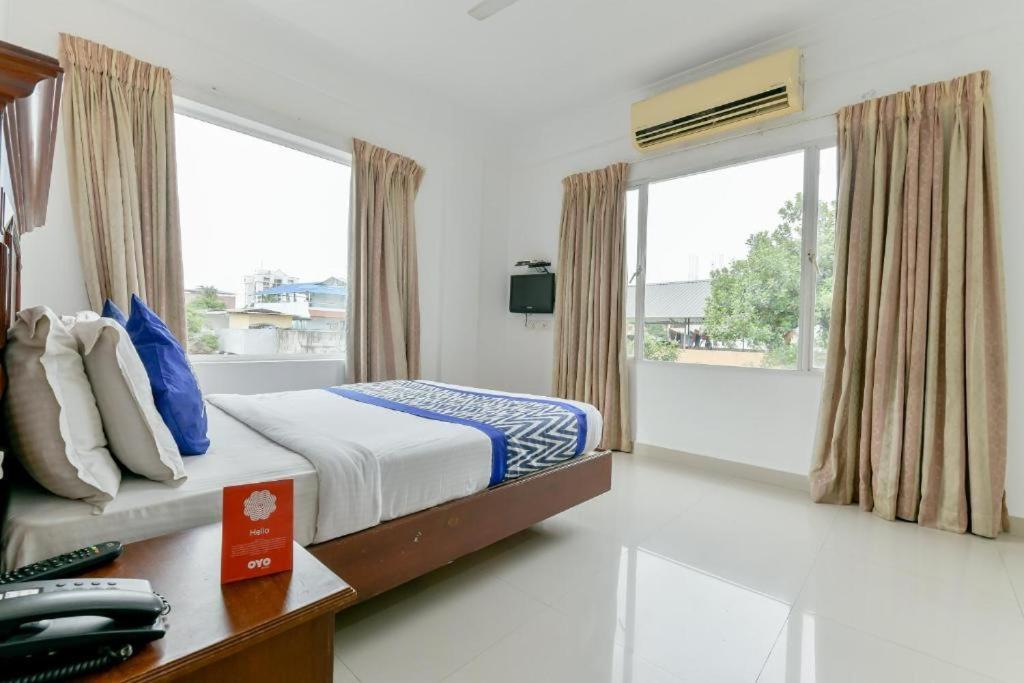Готель Centre Point Kochi Екстер'єр фото