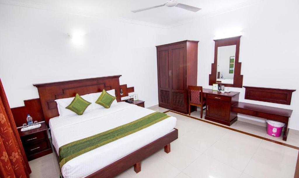 Готель Centre Point Kochi Екстер'єр фото
