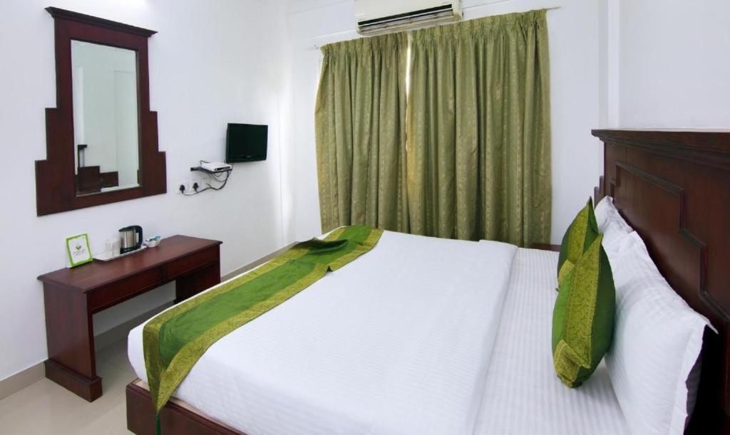 Готель Centre Point Kochi Екстер'єр фото