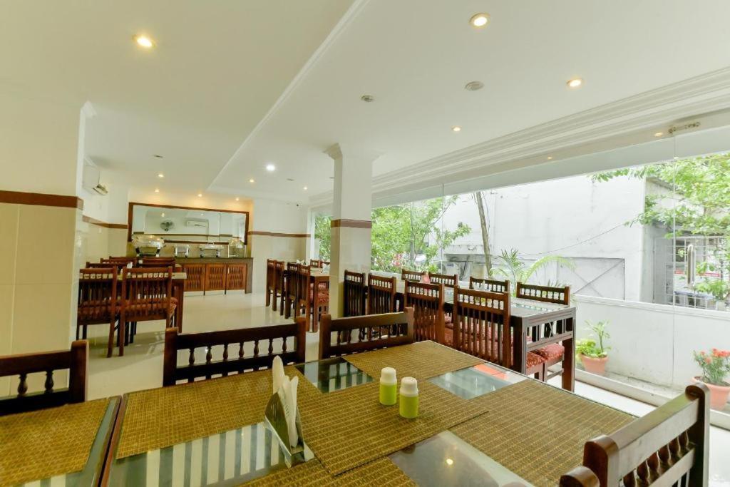 Готель Centre Point Kochi Екстер'єр фото
