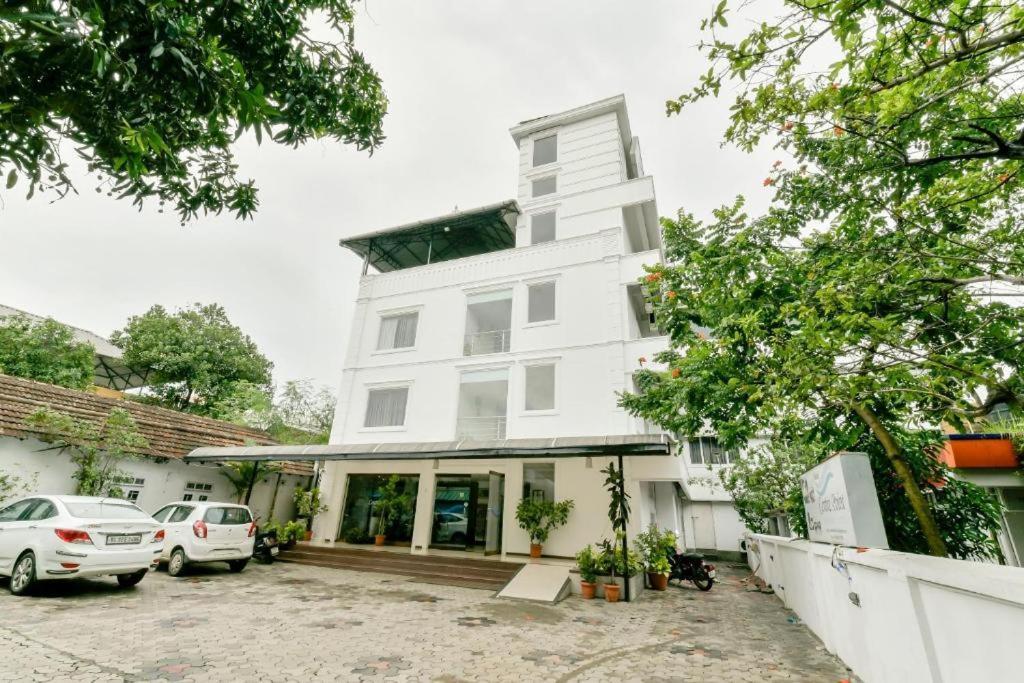 Готель Centre Point Kochi Екстер'єр фото