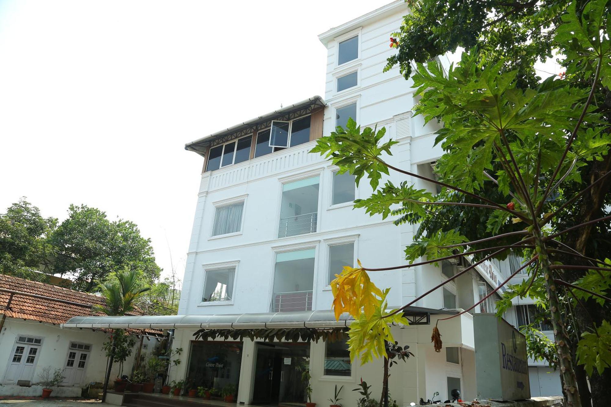 Готель Centre Point Kochi Екстер'єр фото